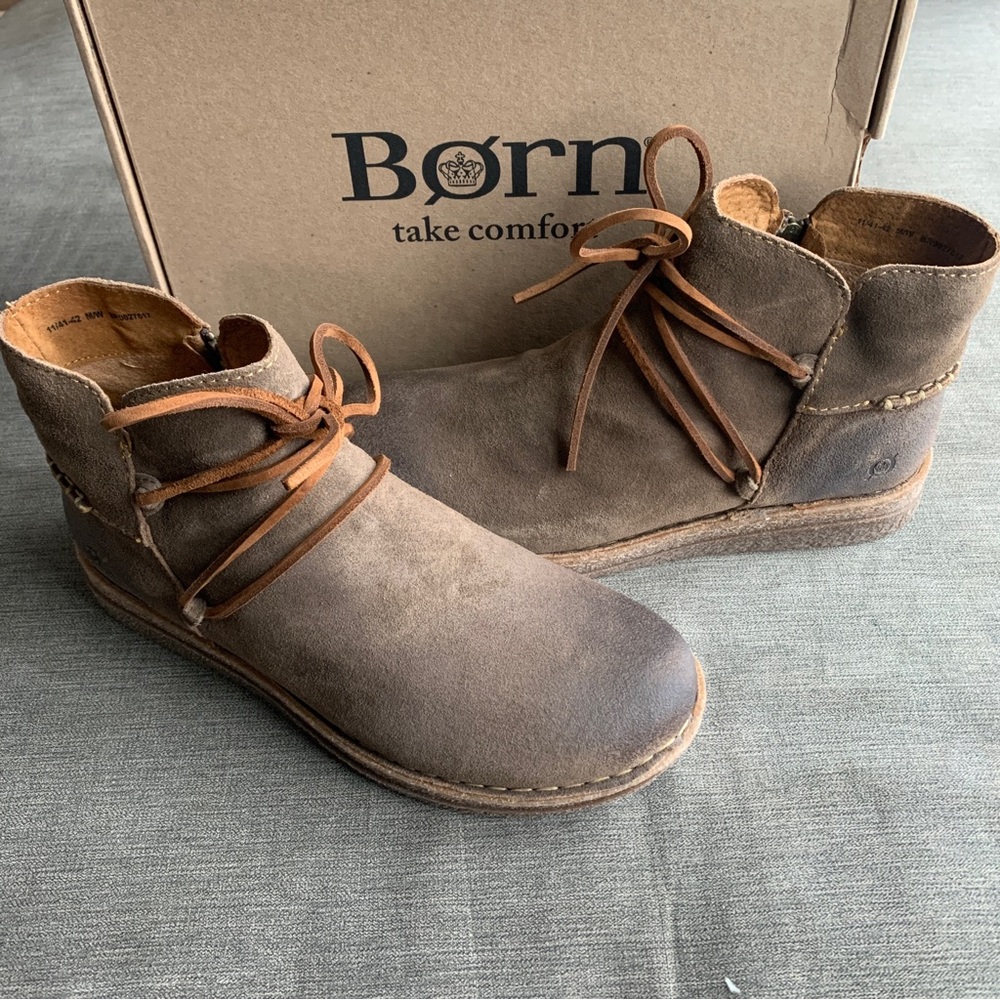 BORN WOMEN'S CALYN TAUPE BOOTIES 11 NEW